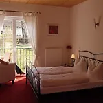ホテル Landhaus Hotel Wolfratshausen ヴォルフラーツハウゼン