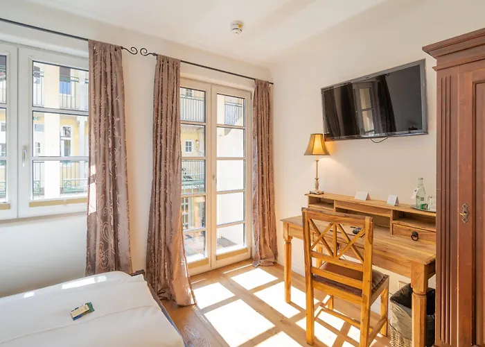 Landhaus Hotel Wolfratshausen Otel 4*