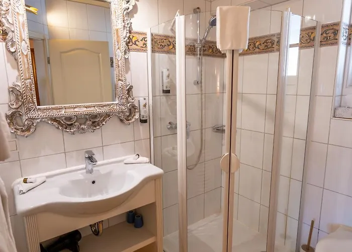 فندق Landhaus Hotel Wolfratshausen فولفراتسهاوزن