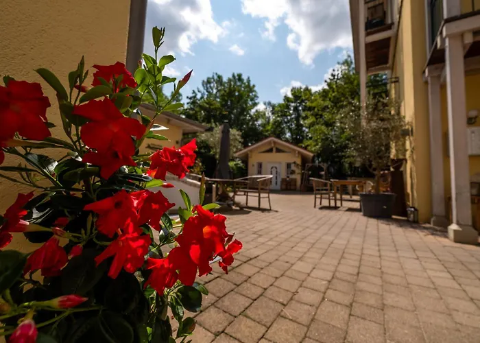 فندق Landhaus Hotel Wolfratshausen 4*