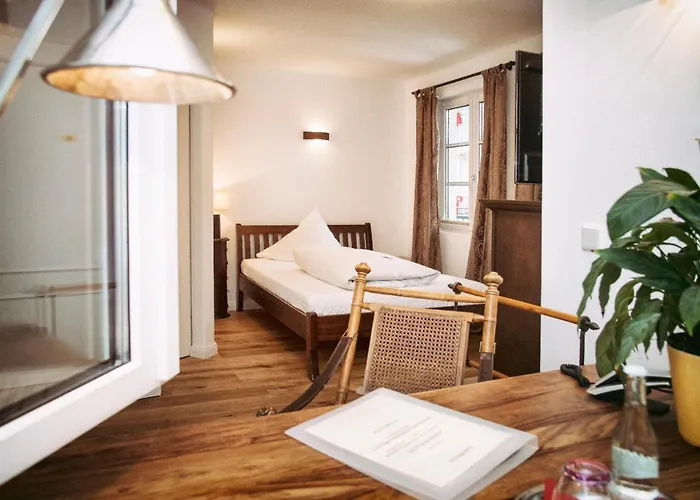 Landhaus Hotel Wolfratshausen فندق فولفراتسهاوزن