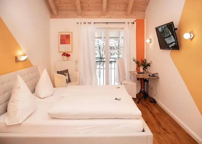 Landhaus Hotel Wolfratshausen فندق 4*