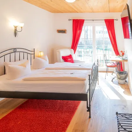 Landhaus Hotel Wolfratshausen Hotel 4*