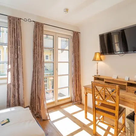 Landhaus Hotel Wolfratshausen Hotel 4*