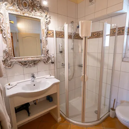 ホテル Landhaus Hotel Wolfratshausen ヴォルフラーツハウゼン
