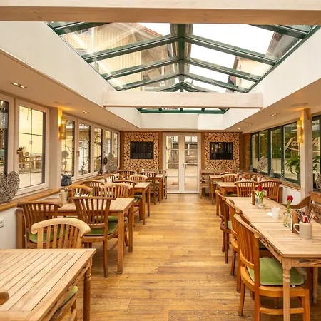 מלון Landhaus Hotel Wolfratshausen