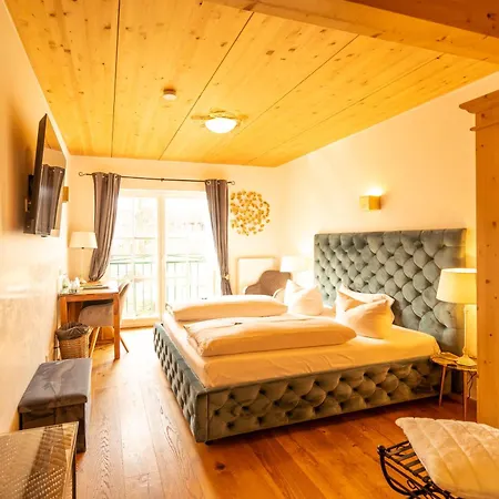 Landhaus Hotel Wolfratshausen Hotel