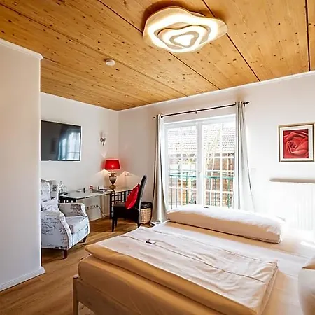 ホテル Landhaus Hotel Wolfratshausen 4*