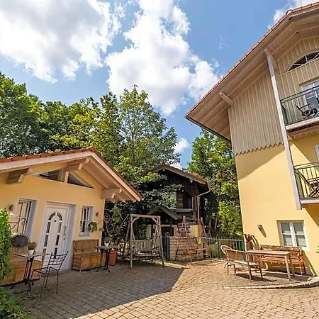 ホテル Landhaus Hotel Wolfratshausen 4*