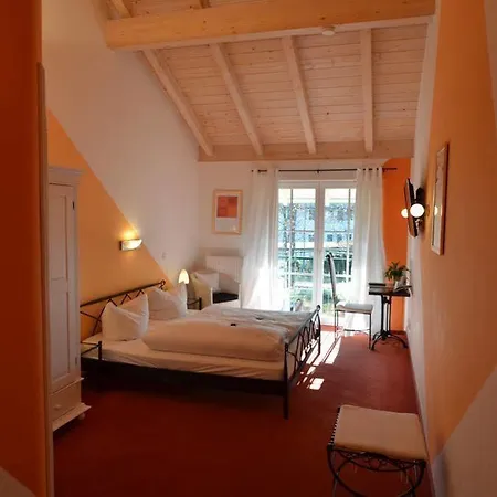 ホテル Landhaus Hotel Wolfratshausen 4*