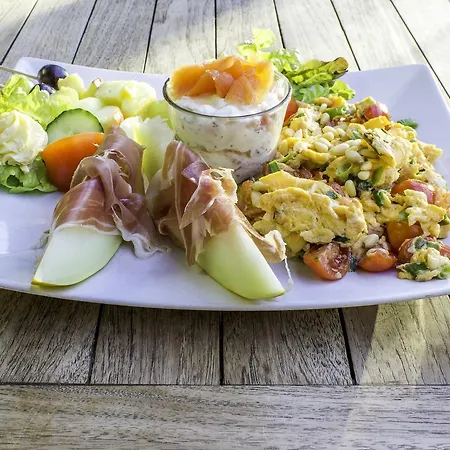 Landhaus Hotel Wolfratshausen ホテル 4*