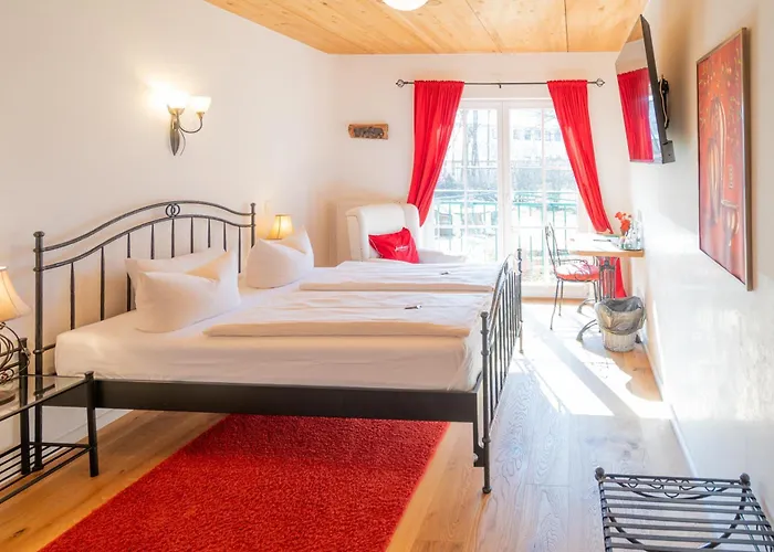 Landhaus Hotel Wolfratshausen Отель 4*