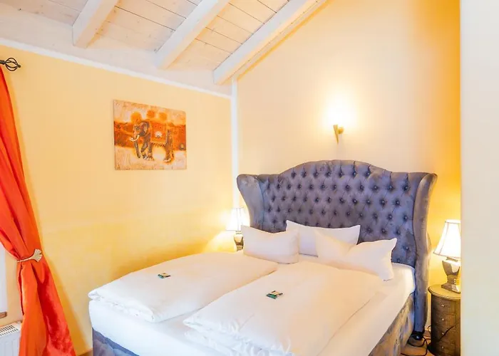 Отель Landhaus Hotel Wolfratshausen Вольфратсхаузен
