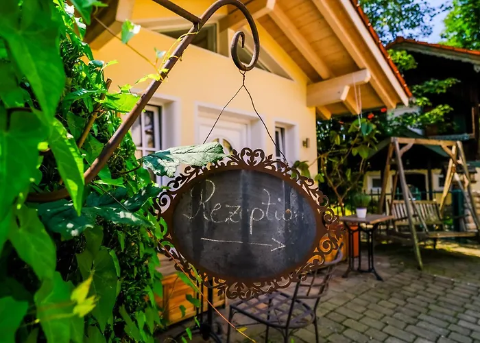 Landhaus Hotel Wolfratshausen Отель 4*