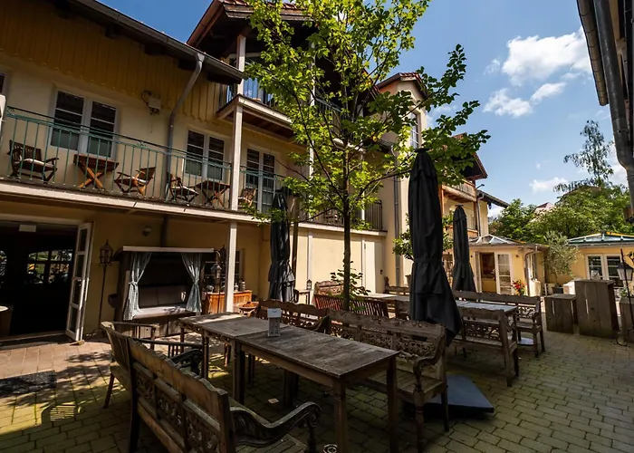 Отель Landhaus Hotel Wolfratshausen Вольфратсхаузен