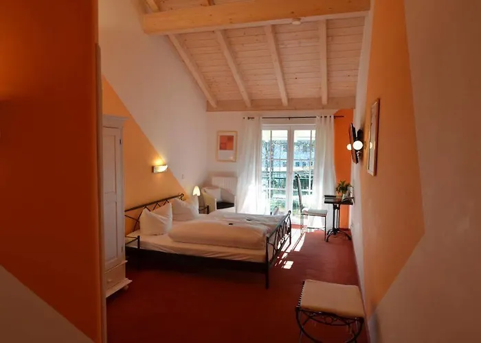 Отель Landhaus Hotel Wolfratshausen 4*