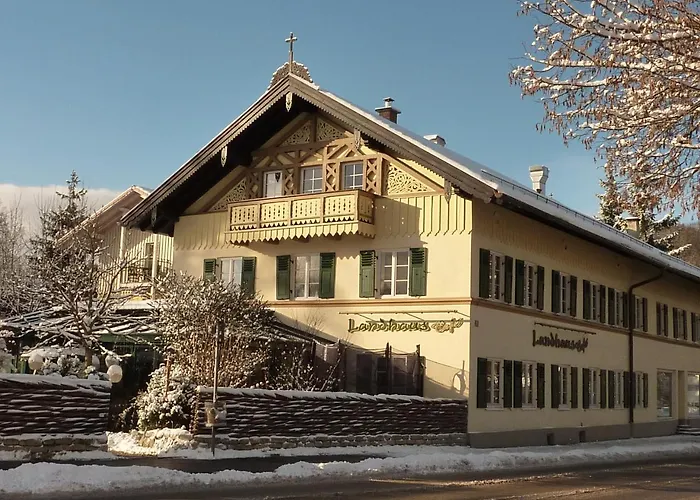 Отель Landhaus Hotel Wolfratshausen Вольфратсхаузен